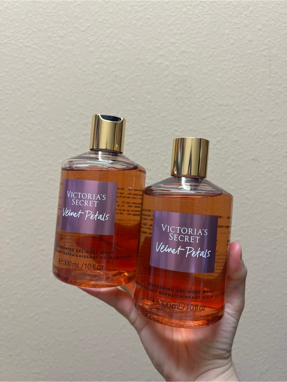 Victoria’s Secret Velvet Petals refreshing gel body wash x2